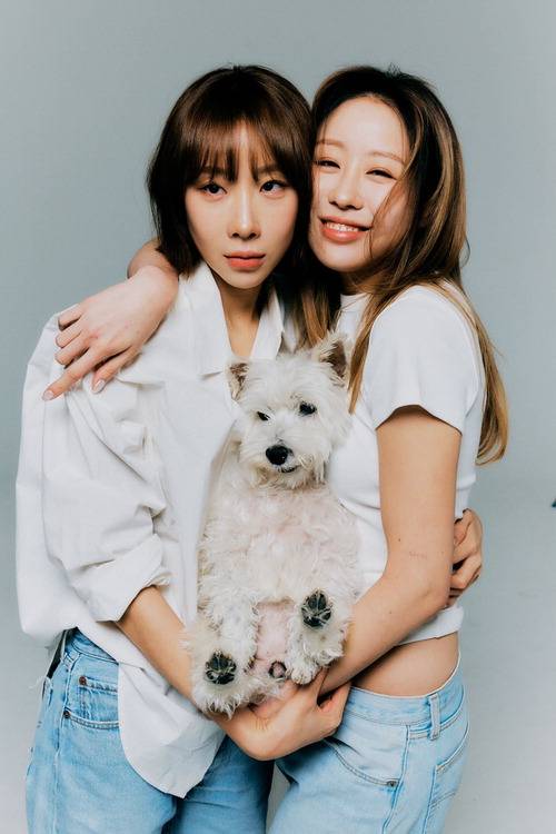 여성 패션 브랜드 '글로니'의 최제인 대표(오른쪽)와 최지호 디렉터. 글로니