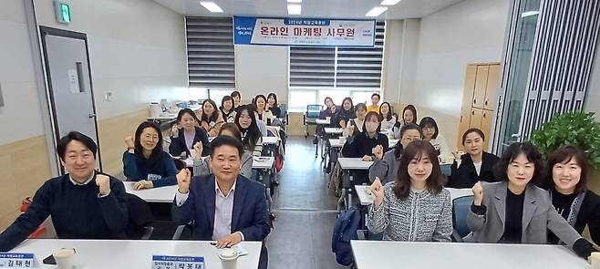 광명여성새로일하기센터는 지난 26일 2024년 직업교육훈련 첫 과정인 '온라인 마케팅 사무원 양성 과정' 개강식을 개최했다. ⓒ광명시 제공