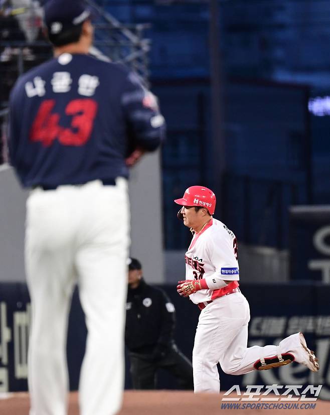 롯데 나균안 상대 시즌 2호 투런홈런 날린 KIA 최형우.
