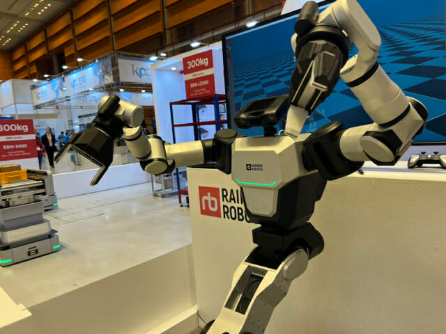 레인보우로보틱스가 SFAW 2024서 처음 선보인  '이동형 양팔로봇(RB-Y1)' (사진=지디넷코리아 신영빈 기자)