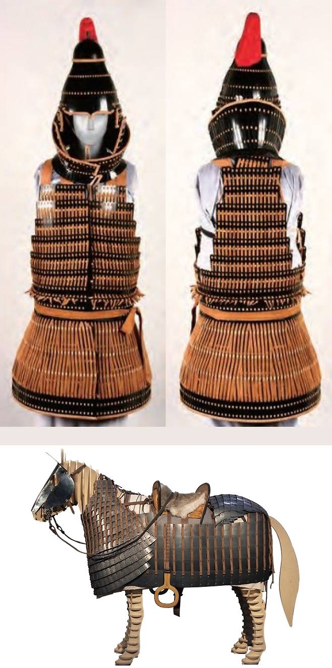 2013년 국립경주문화재연구소가 일부 출토 유물을 바탕으로 재현한 갑옷 모습(위)과 말 갑옷. 국립경주문화재연구소 제공