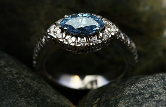 다이아몬드 반지 자료사진. 픽사베이 제공