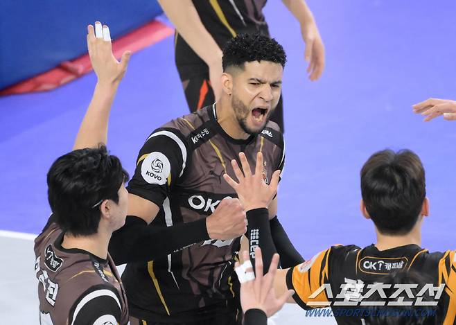 OK금융그룹 레오가 포효하고 있다. 사진제공=KOVO