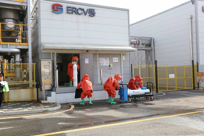 한국가스안전공사 산업가스안전기술센터에서 독성가스 사고대응 지원 합동 훈련을 하는 모습. /사진제공=한국가스안전공사