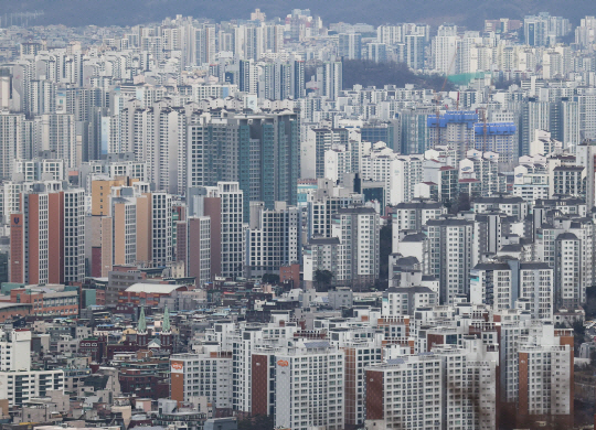 지난 1월 21일 서울 중구 남산에서 바라본 도심 아파트의 모습. 뉴시스