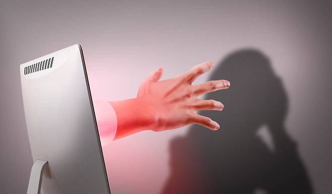 포르노 중독은 뇌 손상, 성기능 장애, 섭식 장애 등의 심각한 부작용을 유발할 수 있어 빠른 치료가 요구된다./사진=클립아트코리아