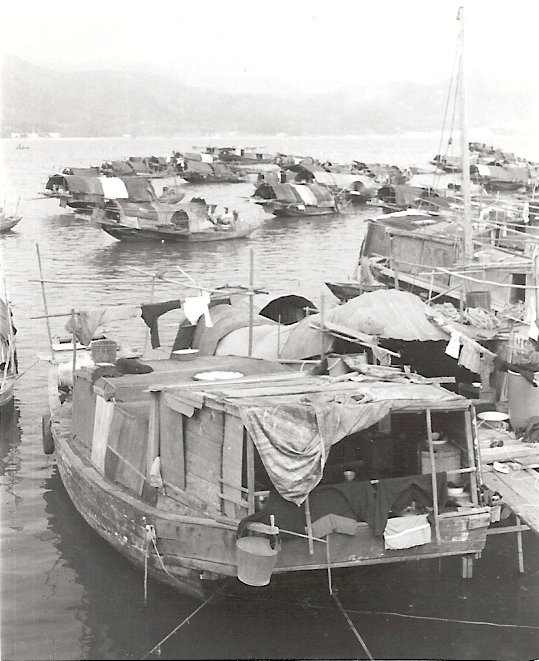 남중국 일대에도 광둥 지역의 딴까(?家) 등 수상민이 많았다. 홍콩의 딴까 마을(1970). ”딴까“가 비하하는 뜻으로 많이 쓰인다 하여 ”쉐이상런(水上人)“이란 공식 명칭을 만들었다.