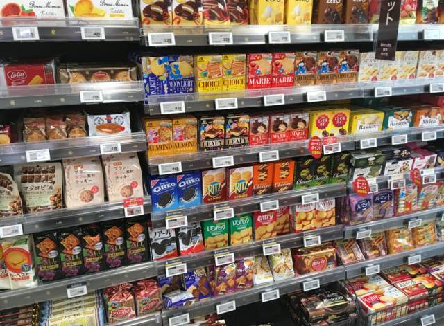 일본 최대 슈퍼마켓 체인인 라이프코퍼레이션의 한 매장에서 솔루엠 ESL이 사과 가격을 표시하고 있다. 사진제공=솔루엠