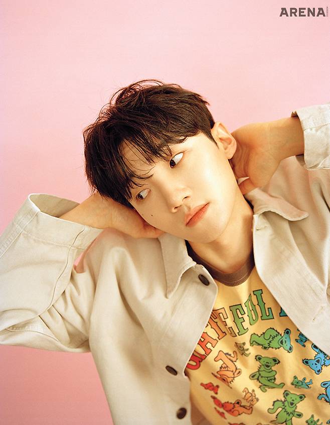 재킷·스튜디오 니콜슨 by 비이커, 티셔츠 스타일리스트 소장품.