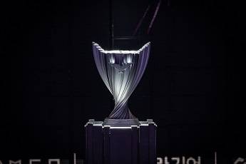 2024 LCK 스프링 우승팀이 들어올릴 트로피 <제공=LCK>.