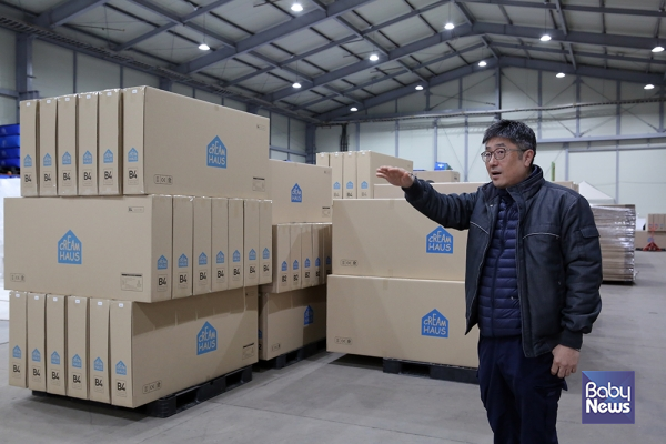 허찬회 크림하우스 대표는 "알집매트 댓글부대의 기업살인에 의해서 크림하우스는 부지가 3870평이나 되는 공장을 매각하고, 지금은 임대 공장을 쓰고 있다"고 말했다. 이효상 기자 ⓒ베이비뉴스