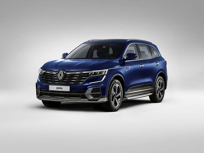 다이아몬드 형상의 르노 엠블럼 '로장주'를 적용해 새롭게 태어난 뉴 르노 QM6