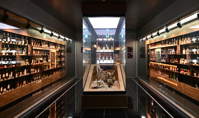 무학에서 운영하는 술 박물관 ‘굿데이뮤지엄’. 박물관 가득 세계 각국의 다양한 주종의 술을 모아놓았다.