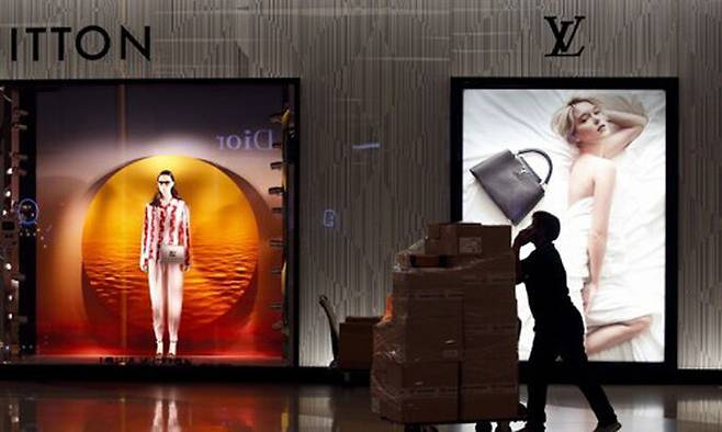 명품 브랜드 매장이 있는 쇼핑몰. EPA연합뉴스