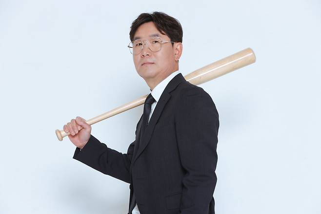 KBSN 해설위원으로 활동 중인 류지현 전 LG 감독의 현재 모습. 류지현 제공