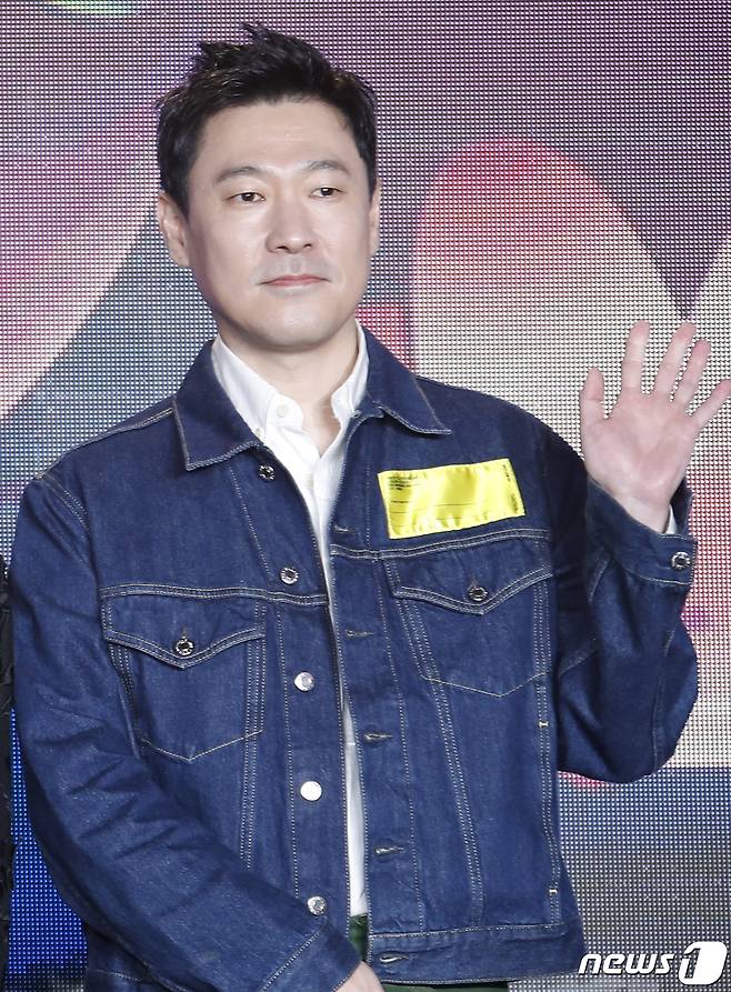 김신영 PD가 12일 오전 서울 성동구 에스팩토리에서 열린 Mnet 서바이벌 프로그램 'I-LAND2 : N/a' 제작발표회에서 포즈를 취하고 있다. '아이랜드2'는 세상에 없던 아이코닉한 컬래버레이션으로 탄생될 걸그룹 데뷔 프로젝트다. 2034.4.12/뉴스1 ⓒ News1 권현진 기자