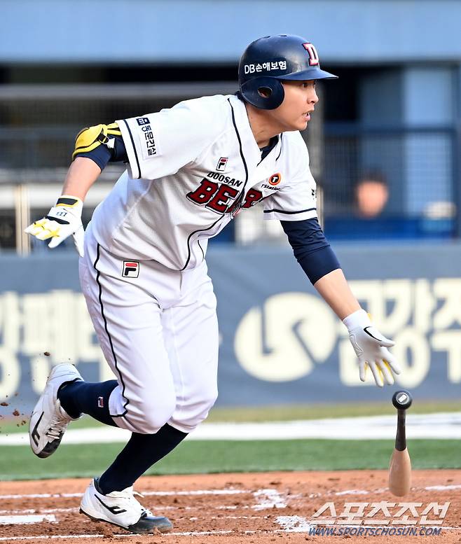 30일 잠실야구장에서 열린 KIA와 두산의 경기, 3회말 두산 정수빈이 안타를 치고 있다. 잠실=허상욱 기자wook@sportschosun.com/2024.03.30/