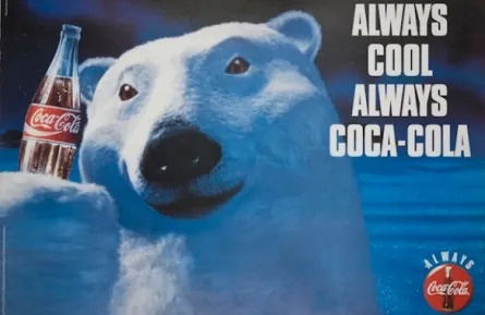 1993년 ‘언제나 코카-콜라(Always Coca‑Cola)’ 광고 캠페인 속 북극곰이 유리병에 든 콜라를 쥐고 있다. [코카콜라 홈페이지]