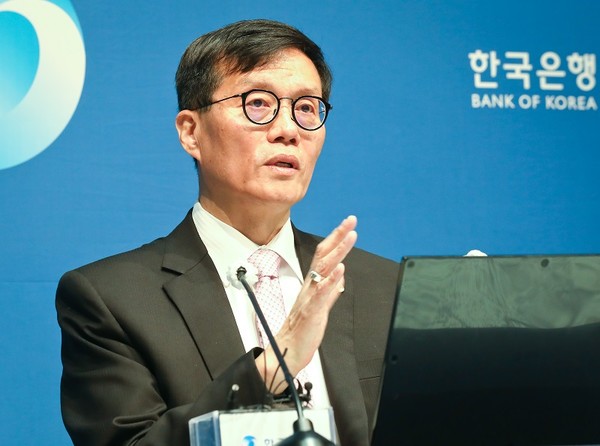 이창용 한국은행 총재가 지난 4월 12일 한국은행에서 금융통화위원회 기준금리 결정에 관한 질문에 답변하고 있다. [사진=뉴시스]