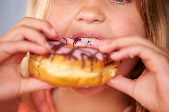 지방과 설탕이 많은 음식을 먹으면 기억력에 필수적인 아세틸콜린이라는 신경전달물질의 수치가 낮은 것으로 나타났다. [사진= 게티이미지뱅크]