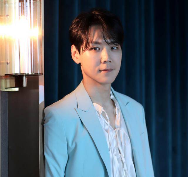 올해 데뷔 16주년을 맞는 뮤지컬 배우 카이는 오는 28일 일본 도쿄 톳판홀을 시작으로 첫 월드투어 콘서트를 개최한다. EMK엔터테인먼트 제공