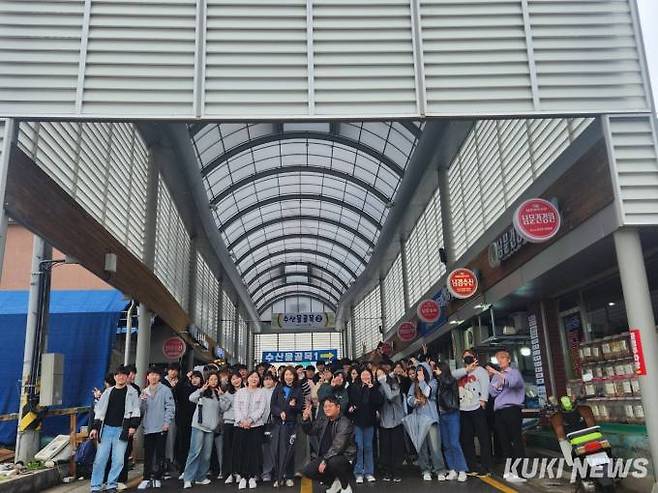 충남도립대학교 호텔조리제빵학과 학생들이 최근 충남 태안 수산시장 등을 찾아 식자재에 대한 감각을 키웠다. 