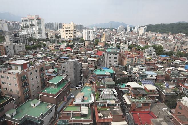 정부가 주택 임대차 신고제 계도기간을 1년 더 연장할 방침이다. 사진은 서울시내 한 주택가. /사진=뉴스1