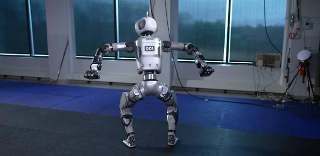 보스턴 다이내믹스가 공개한 새 휴머노이드 로봇 [보스턴 다이내믹스 블로그 캡처]