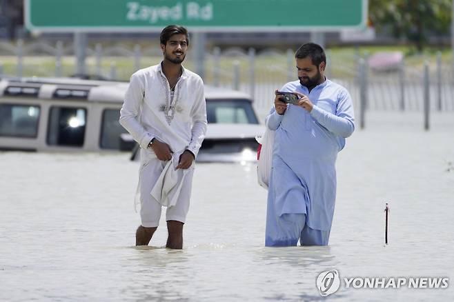 폭우 내린 두바이 [AP 연합뉴스 자료사진 재판매 및 DB 금지]