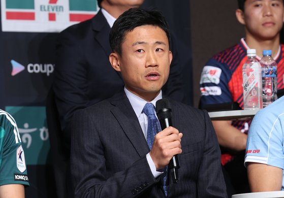 최원권 대구FC 감독이 올 시즌 초반 성적 부진의 책임을 지고 자진사퇴했다. 연합뉴스