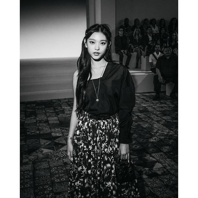 패션 브랜드 홍보대사로 지난 16일 열린 쇼에 참석한 뉴진스 멤버 해린. 사진 디올