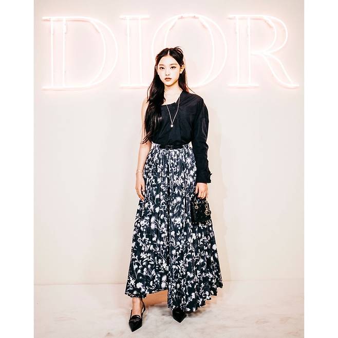 패션 브랜드 홍보대사로 지난 16일 열린 쇼에 참석한 뉴진스 멤버 해린. 사진 디올