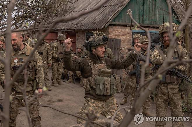 동부 최전선에 있는 우크라 병사들 [AFP 연합뉴스 자료사진. 재판매 및 DB 금지]