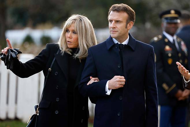 에마뉘엘 마크롱 프랑스 대통령과 부인 브리지트 마크롱 여사./AFP 연합뉴스
