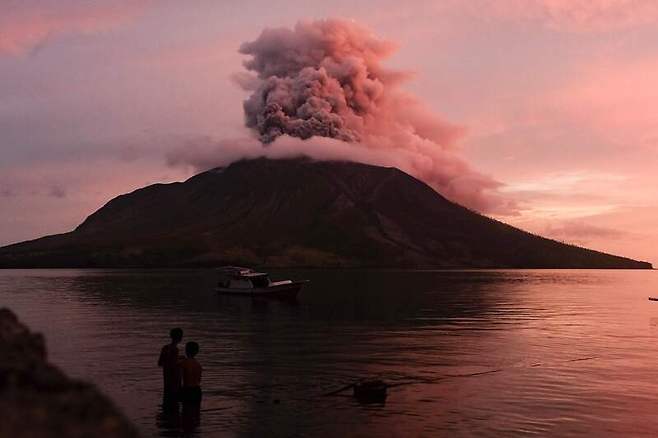 인도네시아 루앙 화산의 분화 장면 / 사진=AFP 연합뉴스