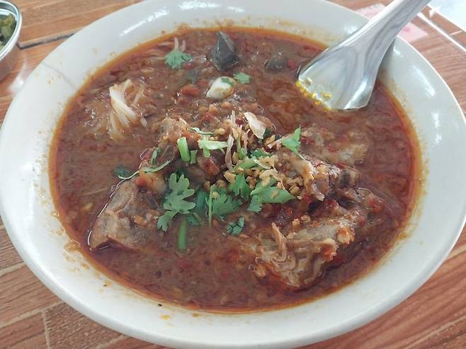 태국의 전통 요리 중 하나인 카놈찐.