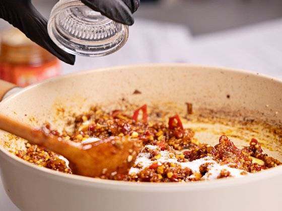 고기 대신 물기를 뺀 두부를 으깨 넣어 되직한 소스로 표현된 두부마파소스. 사진 쿠킹