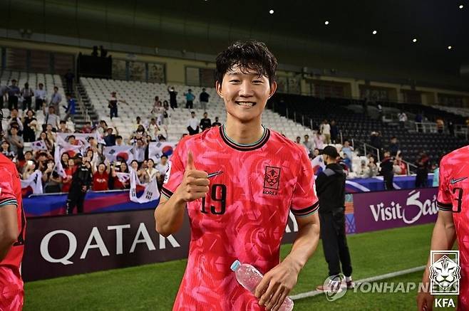 결승골의 주인공 김민우 (서울=연합뉴스) 22일 카타르 도하 자심 빈 하마드 스타디움 열린 2024 AFC U-23 아시안컵 조별리그 B조 3차전 한국과 일본의 경기. 1-0으로 승리한 한국의 김민우가 기뻐하고 있다. 2024.4.23 [대한축구협회 제공. 재판매 및 DB 금지] photo@yna.co.kr (끝)