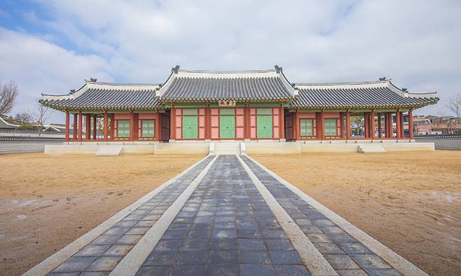 최근 복원을 마친 화성행궁 우화관. 수원시 제공