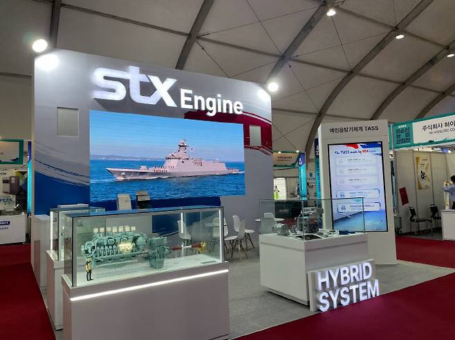 24일 개최한 2024 이순신방위산업전(YIDEX)‘에 마련된 STX엔진 부스 전경. (사진=STX엔진)