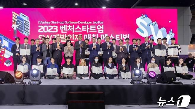 지난해 10월30일 코엑스에서 개최된 '2023 벤처스타트업 SW/개발인재 매칭 페스티벌' 행사.(벤처기업협회 제공)