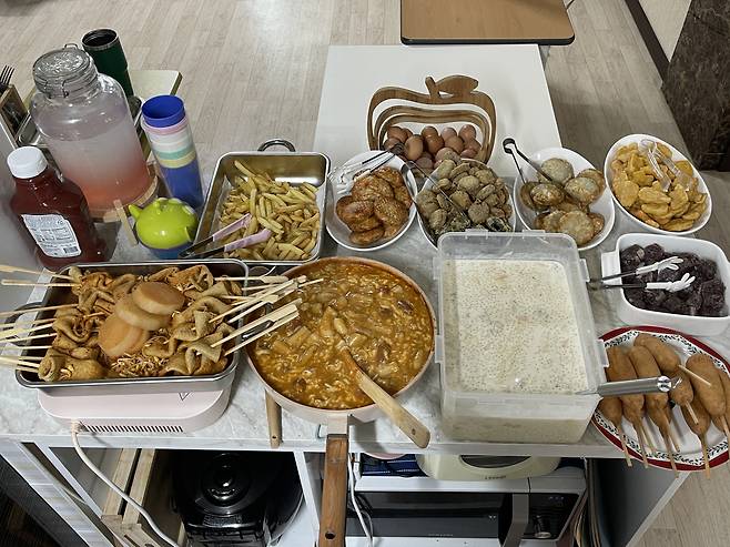 Food prepared for students at Han's home in Daegu (Chicken Class 2021)