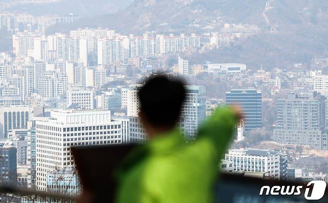 서울 용산구 남산타워에서 바라본 아파트 단지. 2024.2.13/뉴스1 ⓒ News1 김민지 기자