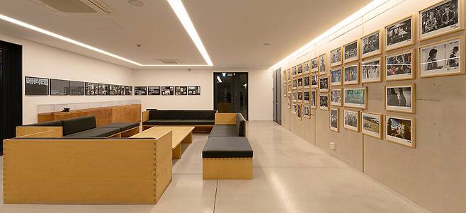 ‘명필름아트센터’ 3층 ‘아카이브 룸’에는 명필름이 제작한 영화 스틸 사진이 전시되고 있다. 명필름아트센터 제공