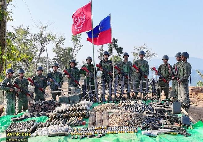 미얀마 쿠데타군에 맞서 무장투쟁을 벌이는 소수민족무장단체 중 하나인 아라칸군(AA)이 지난 1월6일 북서부 친주에서 미얀마군 제308 경보병 대대를 점령했다. 미얀마 독립언론 ‘이라와디’ 제공