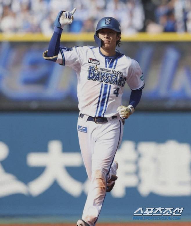 와타라이는 요코하마고 졸업을 앞두고 프로야구 신인 드래프트를 신청했지만 지명을 받지 못했다. 사회인 야구에서 인정받은 뒤 프로 선수 꿈을 이뤘다. 스포츠닛폰 본사제휴