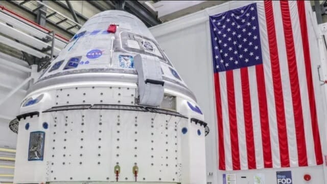 작년 4월 NASA 케네디 우주센터에서 공개된 보잉 스타라이너 유인 우주 캡슐의 모습 (사진=보잉)
