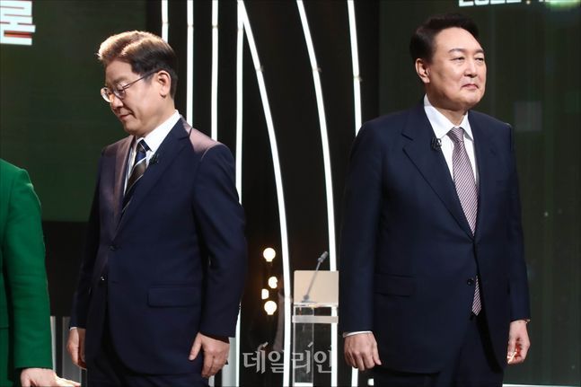 (오른쪽부터) 윤석열 대통령과 이재명 더불어민주당 대표 (자료사진/공동취재사진) ⓒ데일리안 홍금표 기자