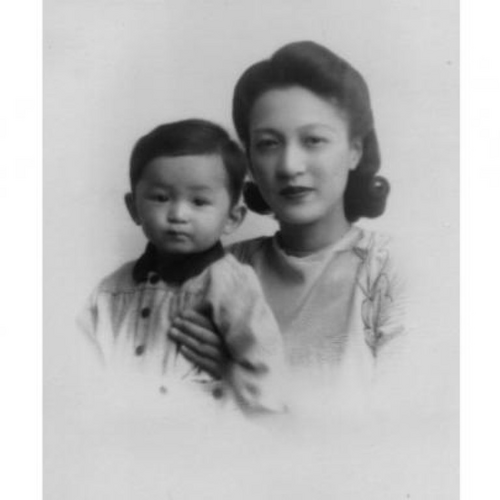 어린시절 하토야마 유키오(왼쪽)와 그의 어머니이지 이시바시 쇼지로의 장녀 유키오(오른쪽)