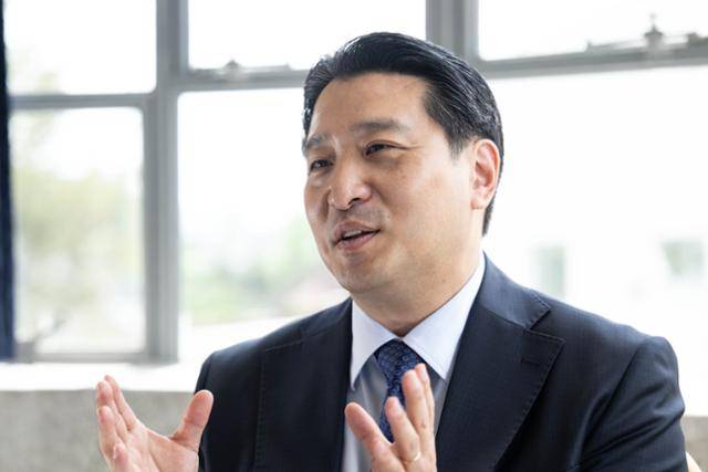 전인건 간송미술관장은 재정난으로 인해 2020년과 2022년 국보·보물급 지정 문화재를 경매에 내놓았던 부분에 대해 "한시적으로 어려움에 봉착했던 것은 사실이지만 후원회의 도움과 자구 노력을 통해 부채를 줄여나가고 있다"며 "앞으로 심려를 끼치는 일은 없을 것"이라고 말했다. 이한호 기자